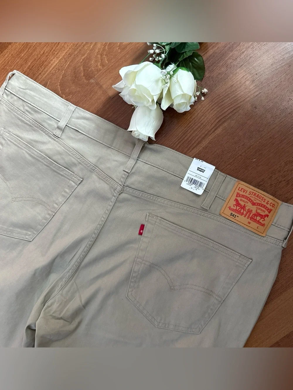 Levi's Men's Beige Relaxed Straight Jeans